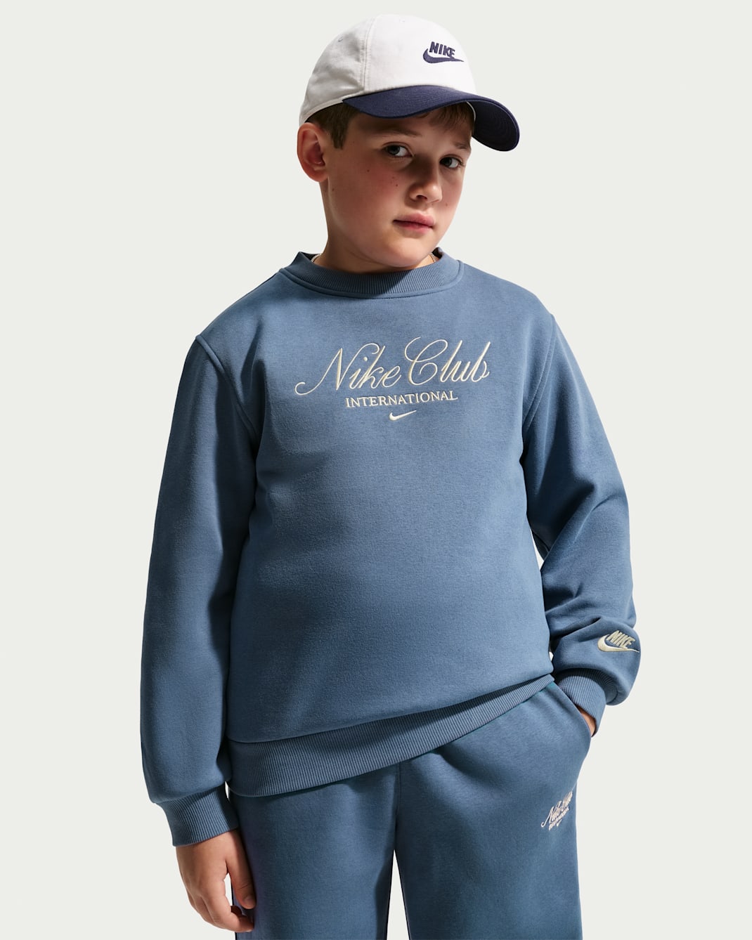 Nike Sportswear Older Kids' Fleece Crew-Neck Sweatshirt - Diffused Blue/Sand Drift