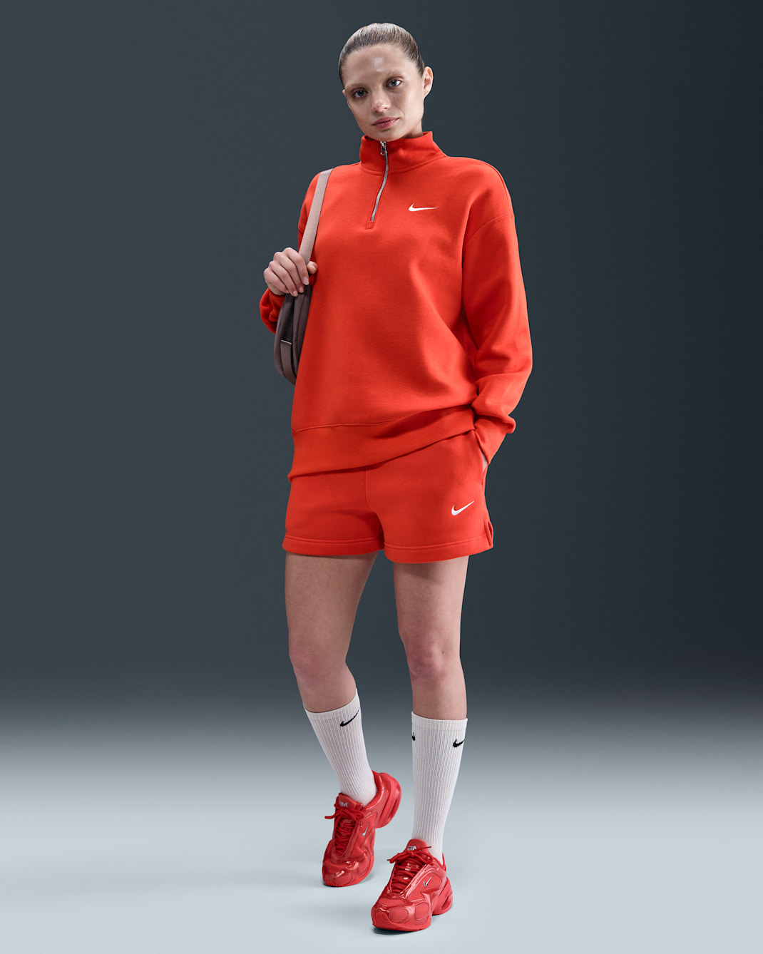 Shorts de tiro medio de 10 cm para mujer Nike Sportswear Phoenix Fleece - Rojo picante/Vela
