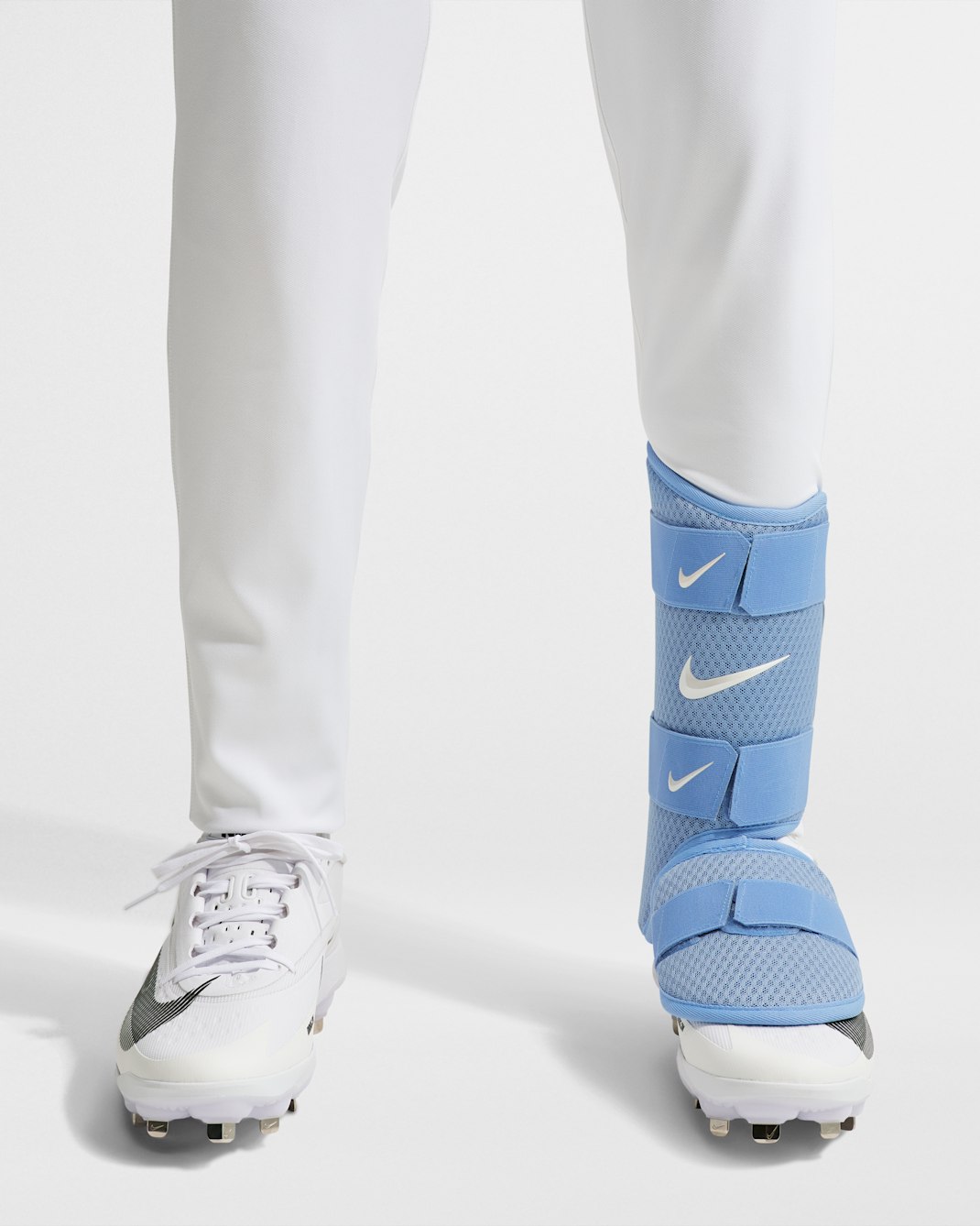 Protección de pierna para bateador de béisbol Nike Diamond (bateador diestro) - Azul valor/Azul valor/Blanco