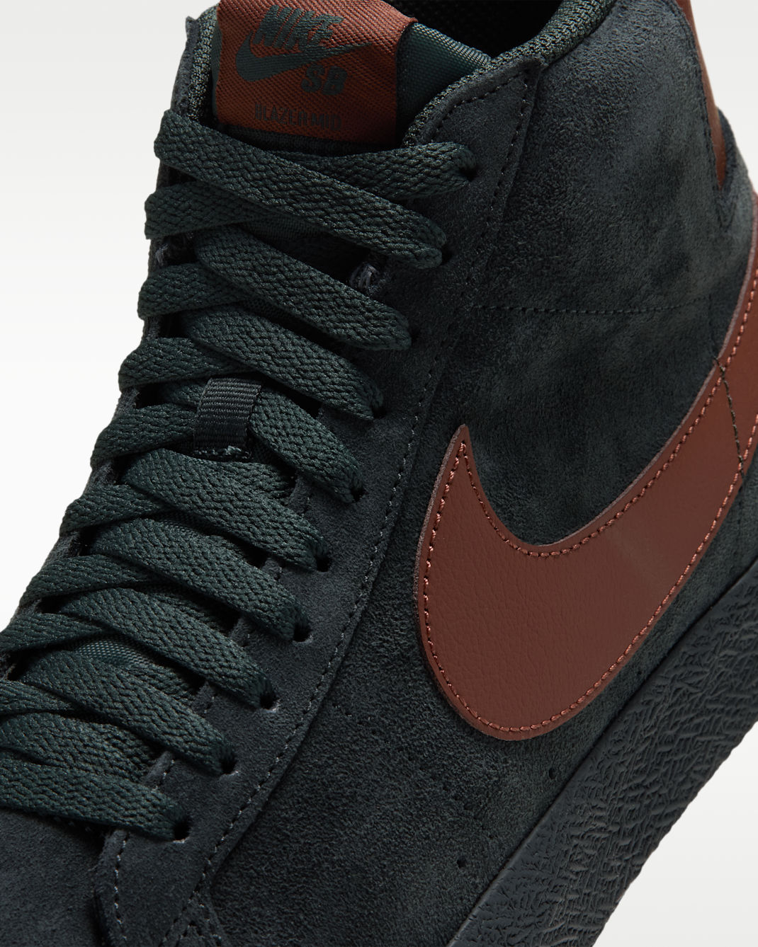 Nike SB Zoom Blazer Mid Skate Shoes