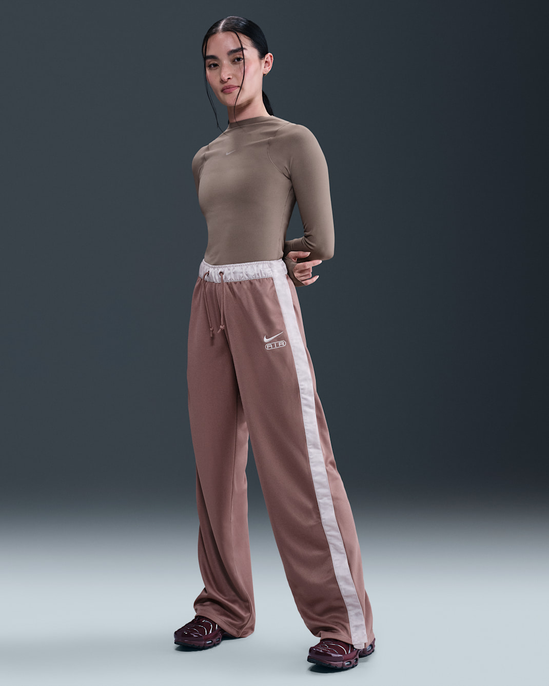 Nike Air Women's Mid-Rise Breakaway Pants - Smokey Mauve/Platinum Violet