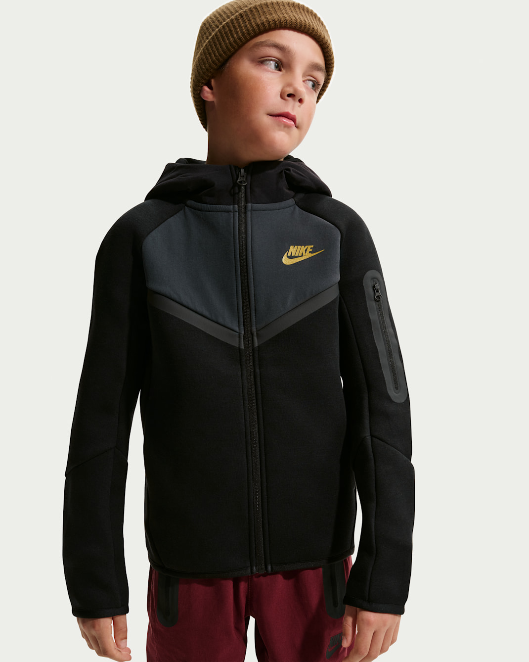 Nike Sportswear Tech Fleece Older Kids' Full-Zip Hoodie - Black/Dark Smoke Grey/Metallic Gold