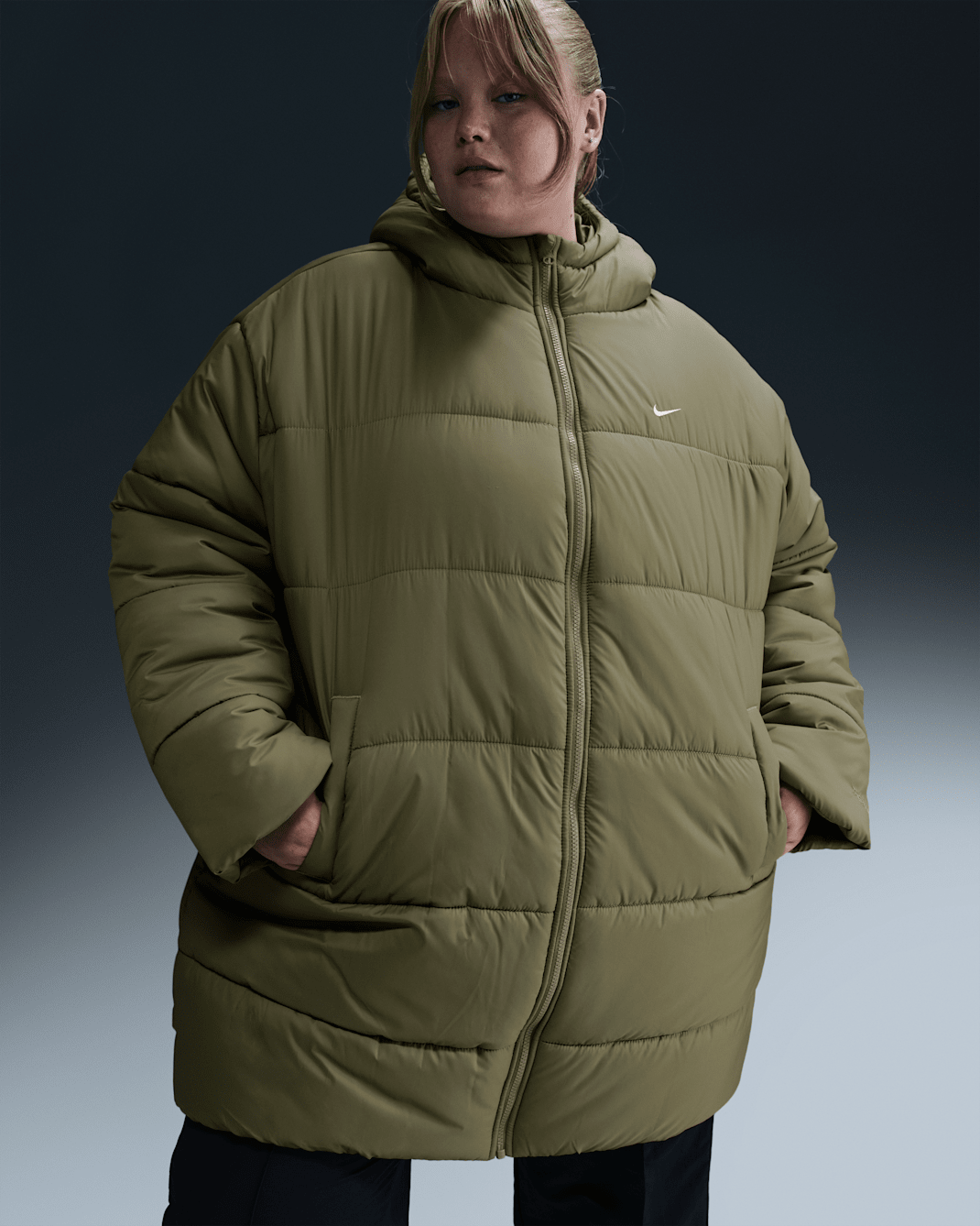 Nike Sportswear Classic Puffer Women's Therma-FIT Loose Parka (Plus Size) - Light Army/White