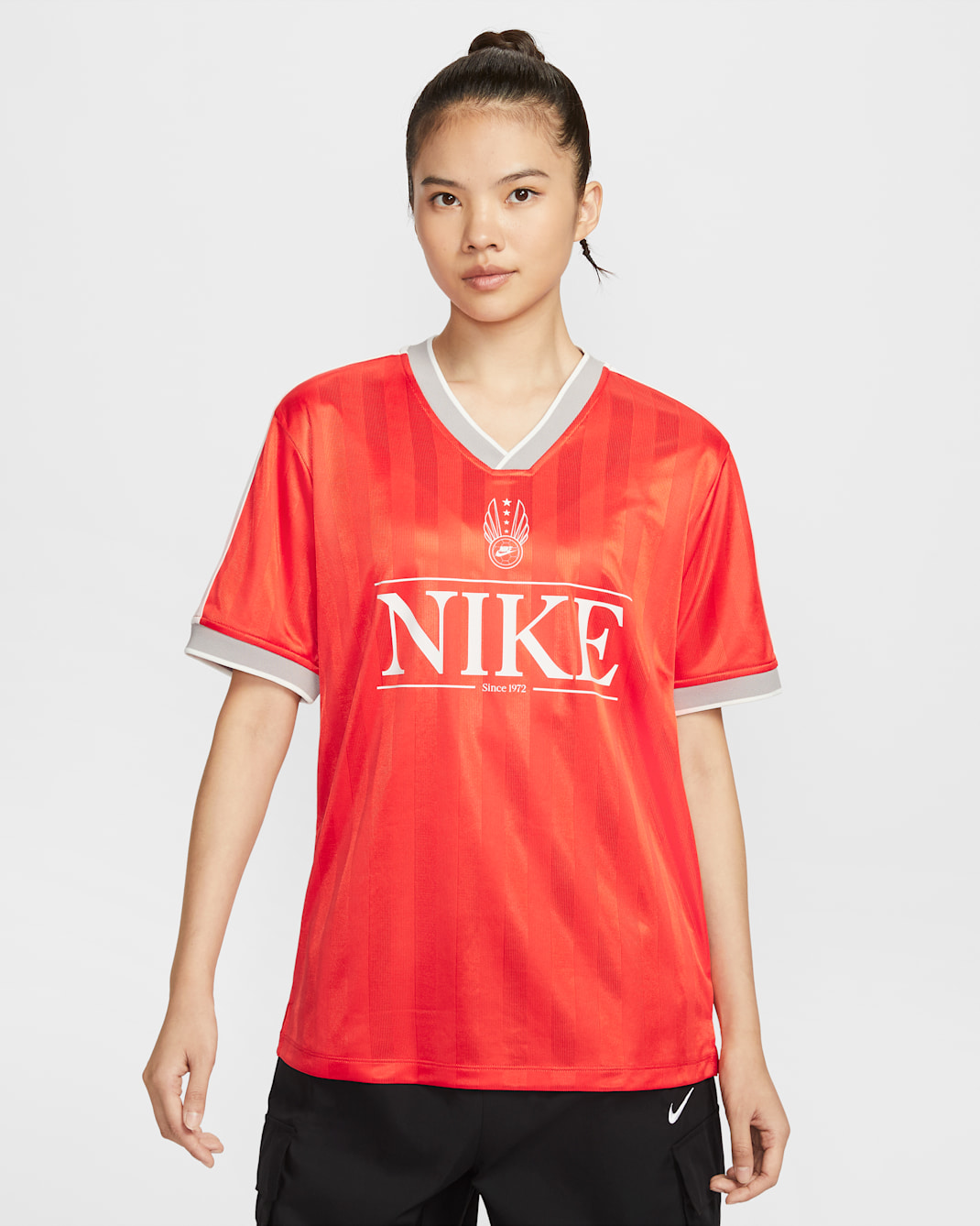 เสื้อเจอร์ซีย์คอวีผู้หญิง Nike Sportswear - Picante Red/Sail/Midnight Navy/Sail