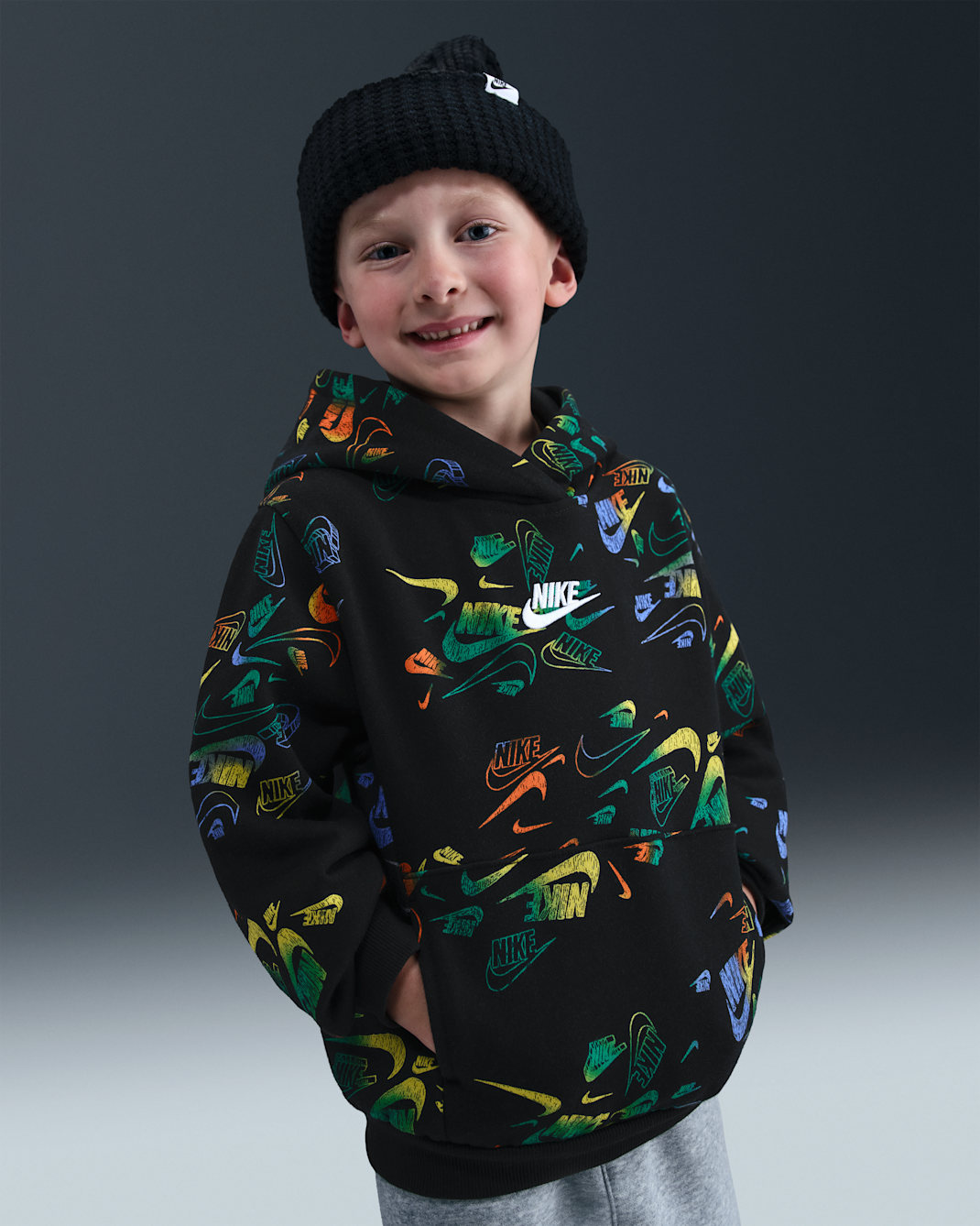 Nike Sportswear Reveal Hoodie mit Print für jüngere Kinder - Schwarz/Multi-Color/Weiß