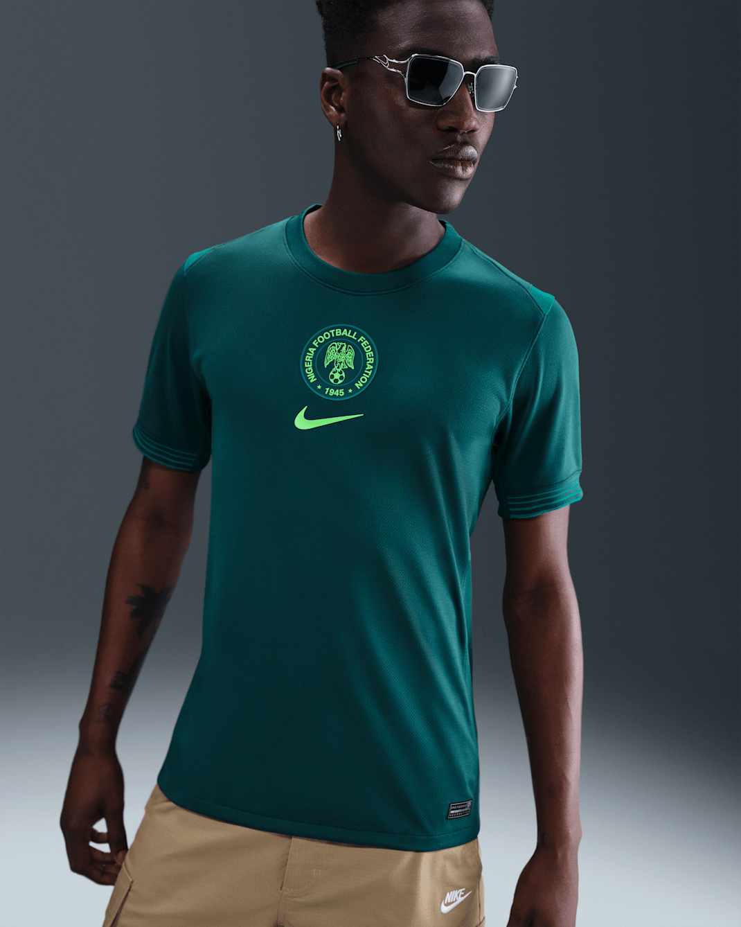 Maglia da calcio replica Nike Dri-FIT Nigeria 2025 Stadium (squadra femminile) da uomo – Home - Deep Teal/Mardi Gras/Green Strike