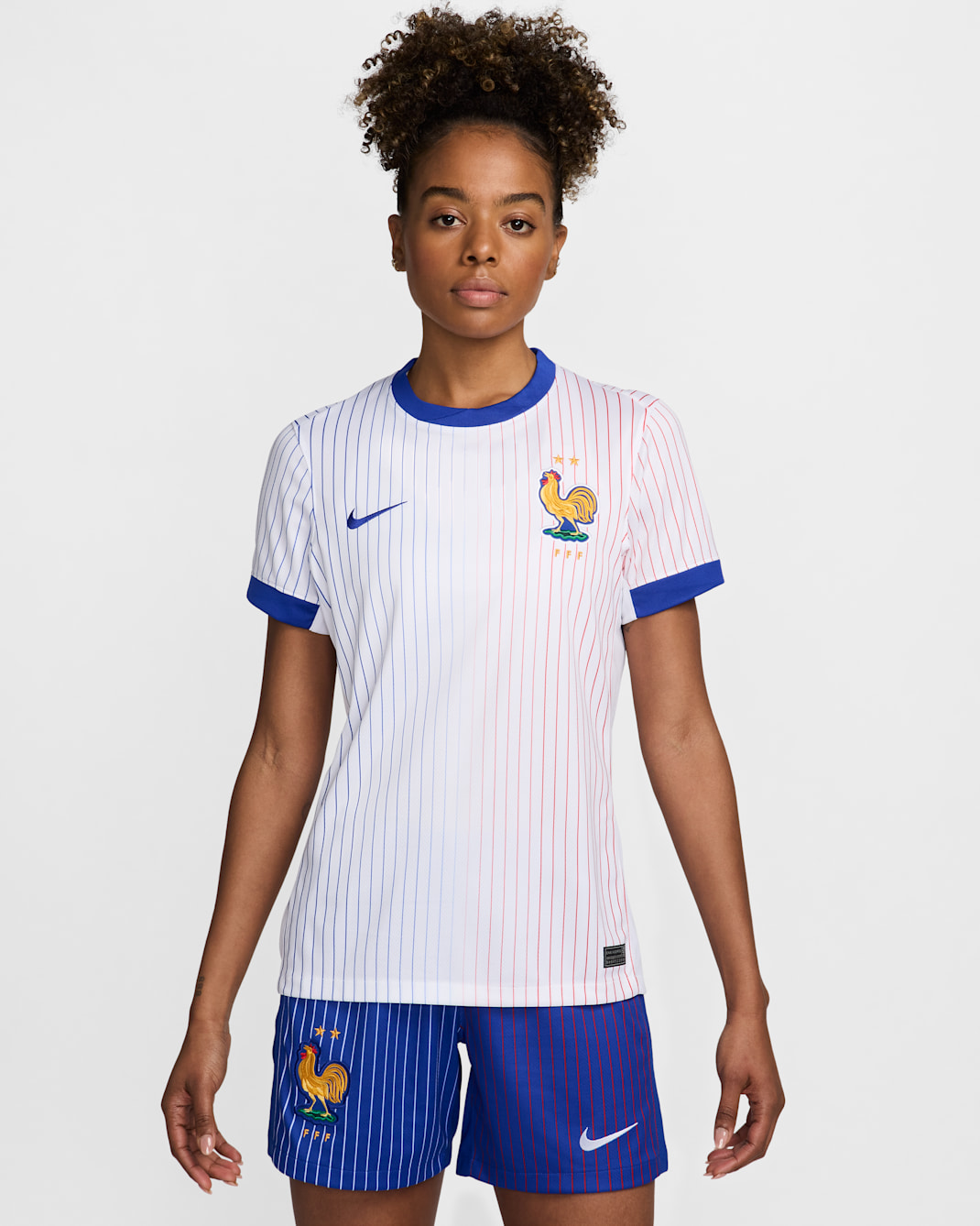 Jersey de fútbol Nike Dri-FIT Replica de la FFF (selección masculina) visitante 2024/25 Stadium para mujer - Blanco/Azul brillante/Rojo universitario/Azul brillante