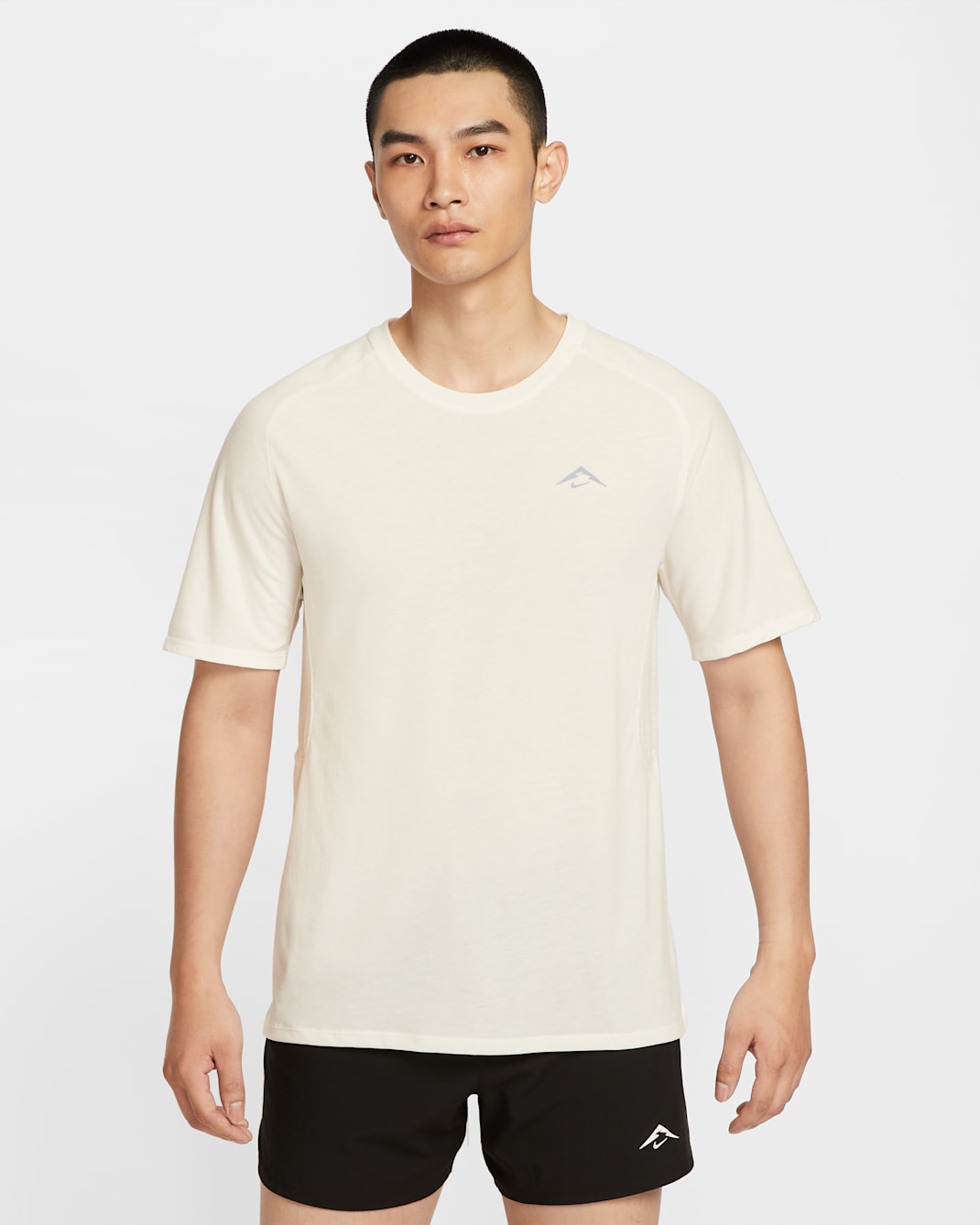 Nike Trail Solar Chase Men's Dri-FIT ADV Short-Sleeve Running Top - Sail/Black