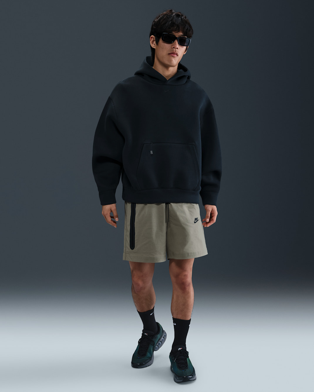 Nike Tech 男款梭織短褲 - Light Army/黑色