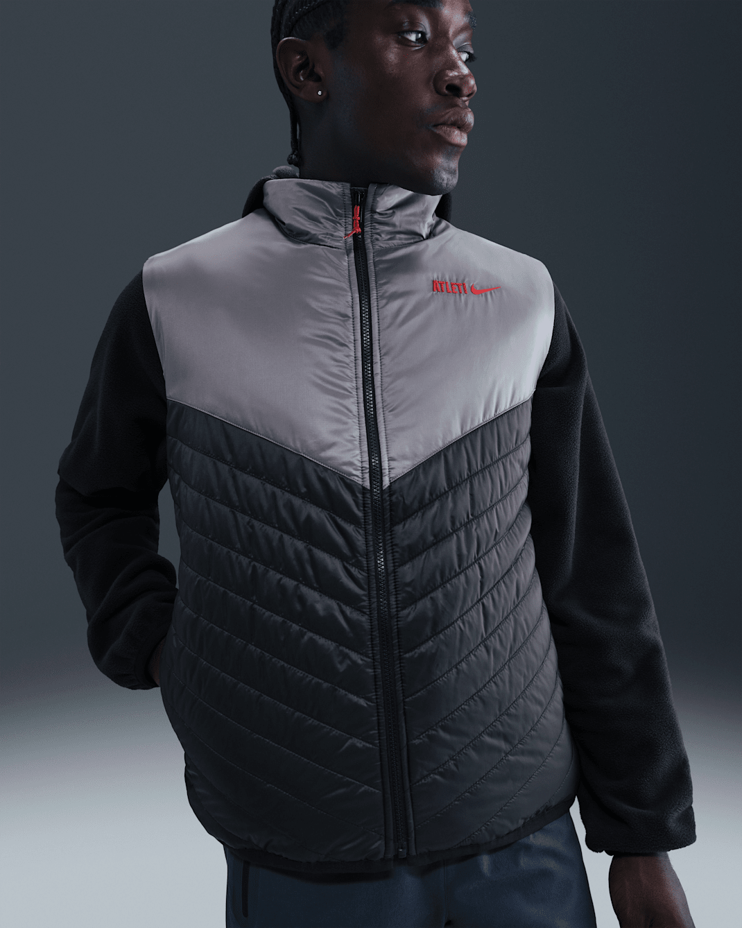 Atlético Madrid Windrunner Nike Therma-FIT mittelschwere Fußballweste (Herren) - Schwarz/Smoke Grey/Sport Red