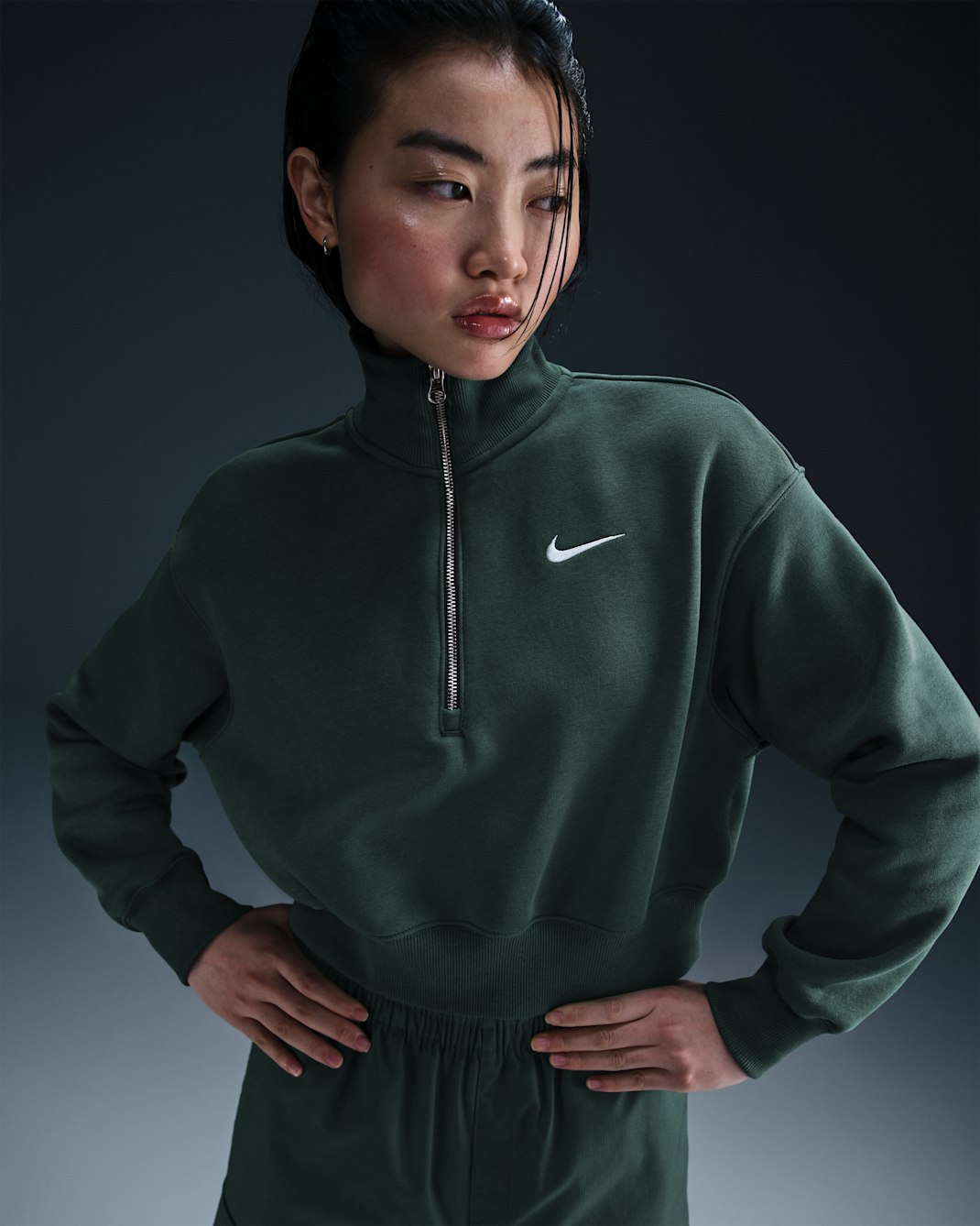 나이키 스포츠웨어 피닉스 플리스 여성 오버사이즈 하프집 크롭 스웻셔츠 - 빈티지 그린/세일