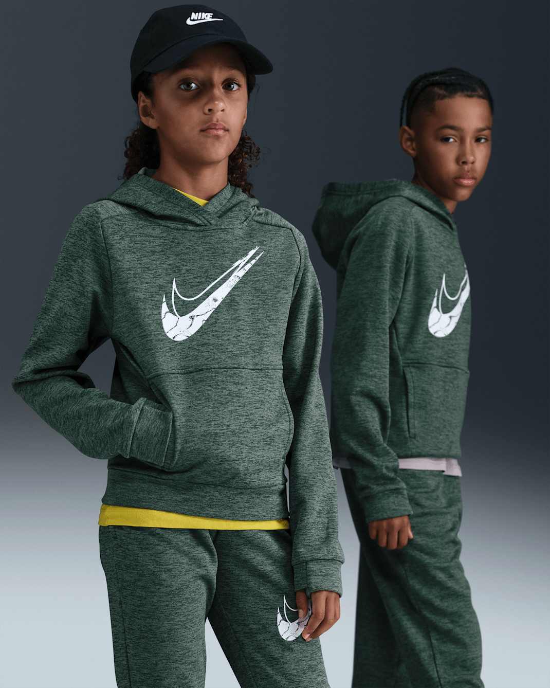 Nike Multi Stain Repel Therma-FIT hettegenser til store barn - Fir/Clay Green/Heather/Hvit