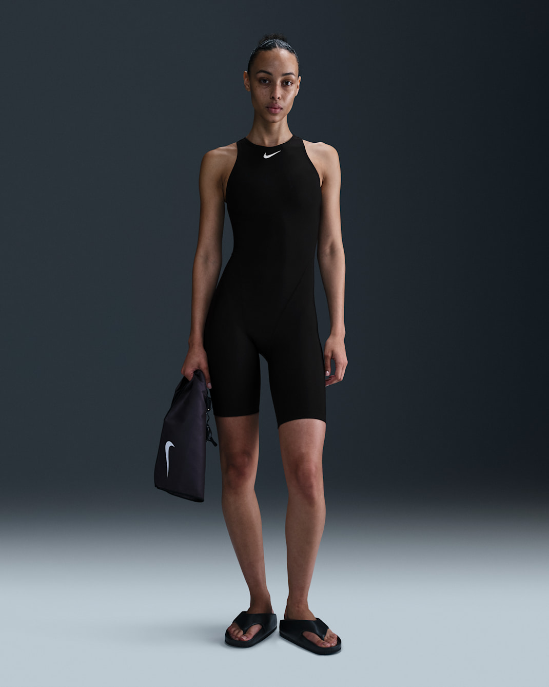 Traje de baño con piernas y cuello alto para mujer Nike Swim HydraStrong Solid - Negro/Blanco