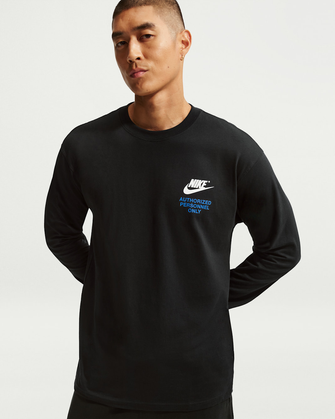 Nike Sportswear Men's Long-Sleeve Max90 T-Shirt - Black/White
