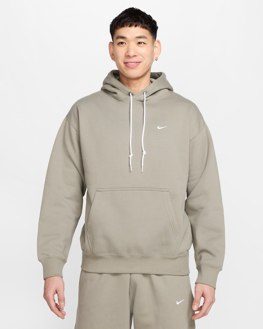 ナイキ ソロ スウッシュ メンズ フリース プルオーバー パーカー - ライトアーミー/ホワイト