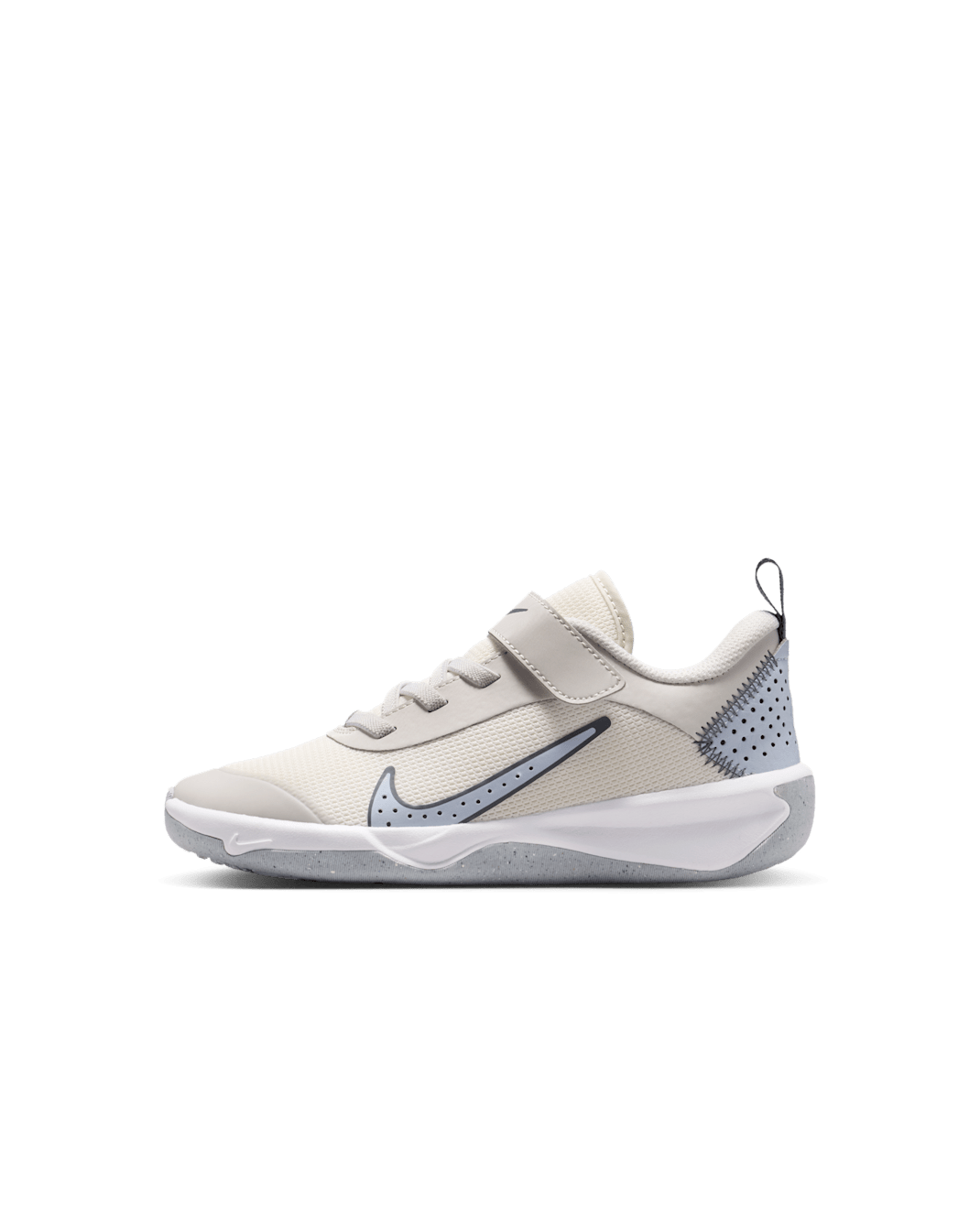 Nike Omni Multi-Court sko til små barn - Platinum Tint/Light Carbon/Ghost