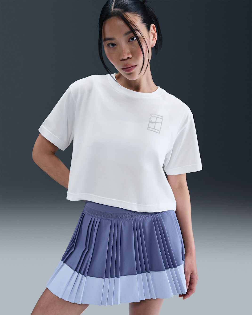 Playera de tenis de manga corta Dri-FIT cropped para mujer Nike Slam - Blanco