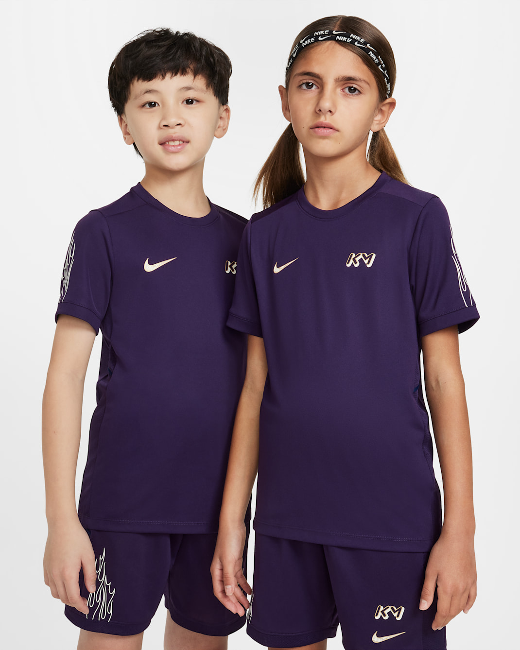 Kylian Mbappé Academy Samarreta de futbol Dri-FIT - Nen/a - Grand Purple/Grand Purple/Blue Void/Or metal·litzat