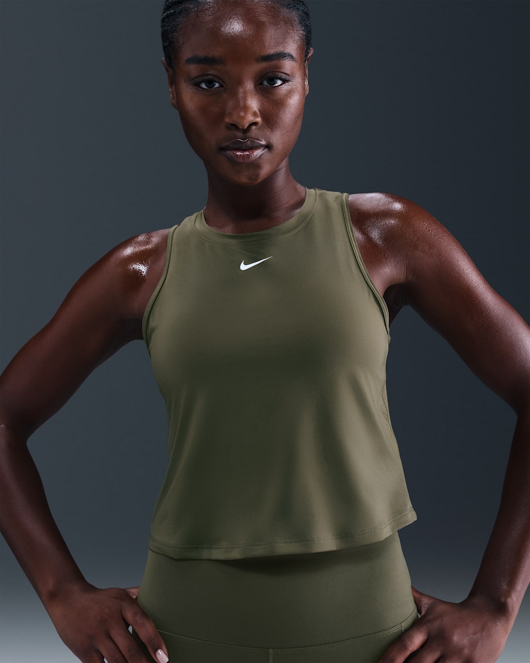 Nike One Classic Dri-FIT kort damesinglet - Medium Olive/Hvit