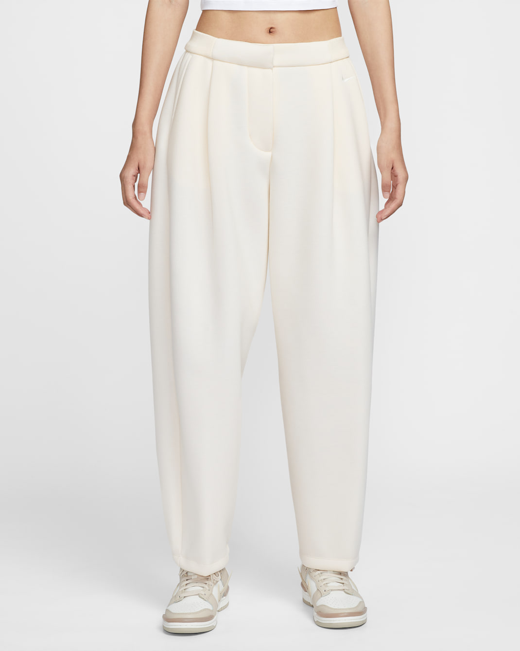 나이키 스포츠웨어 모던 플리스 여성 미드라이즈 루즈 팬츠 - 페일 아이보리/세일