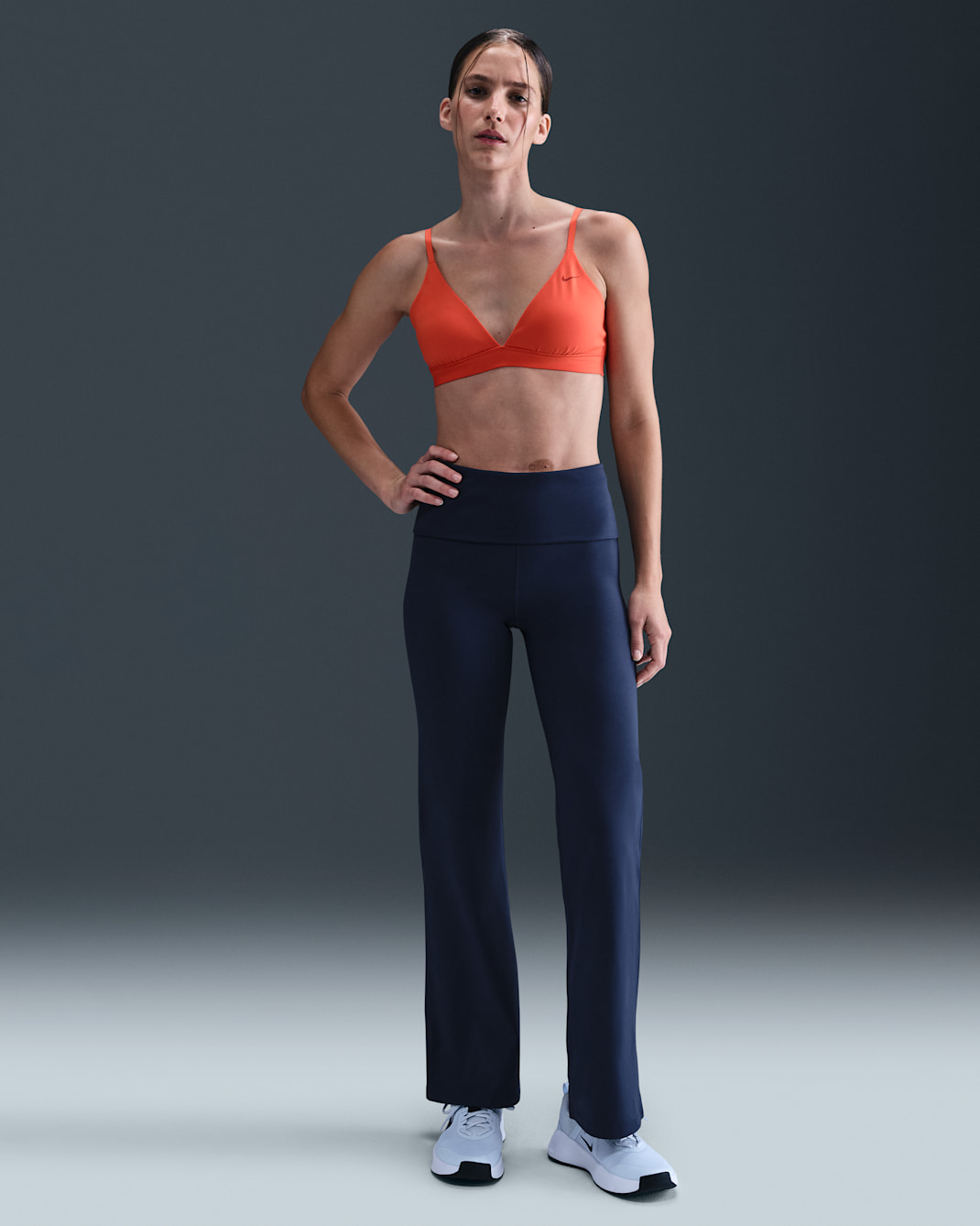 Calças com cintura subida dobrável Dri-FIT Nike One para mulher - Midnight Navy/Branco