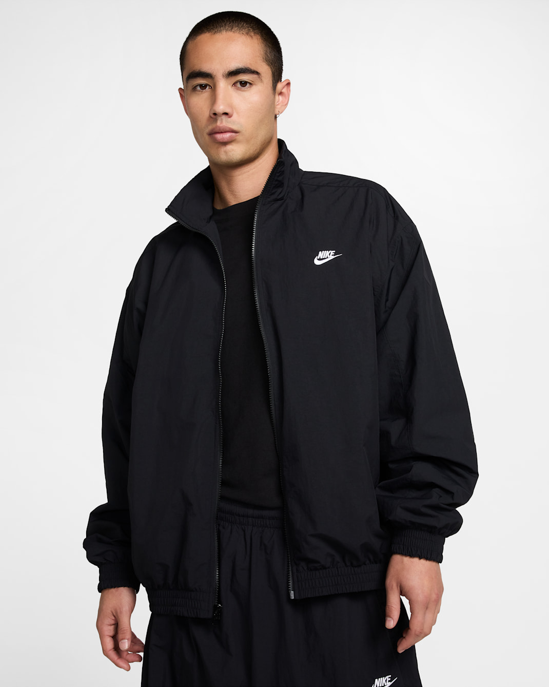 Vävd träningsjacka Nike Club i oversize-modell för män - Svart/Vit