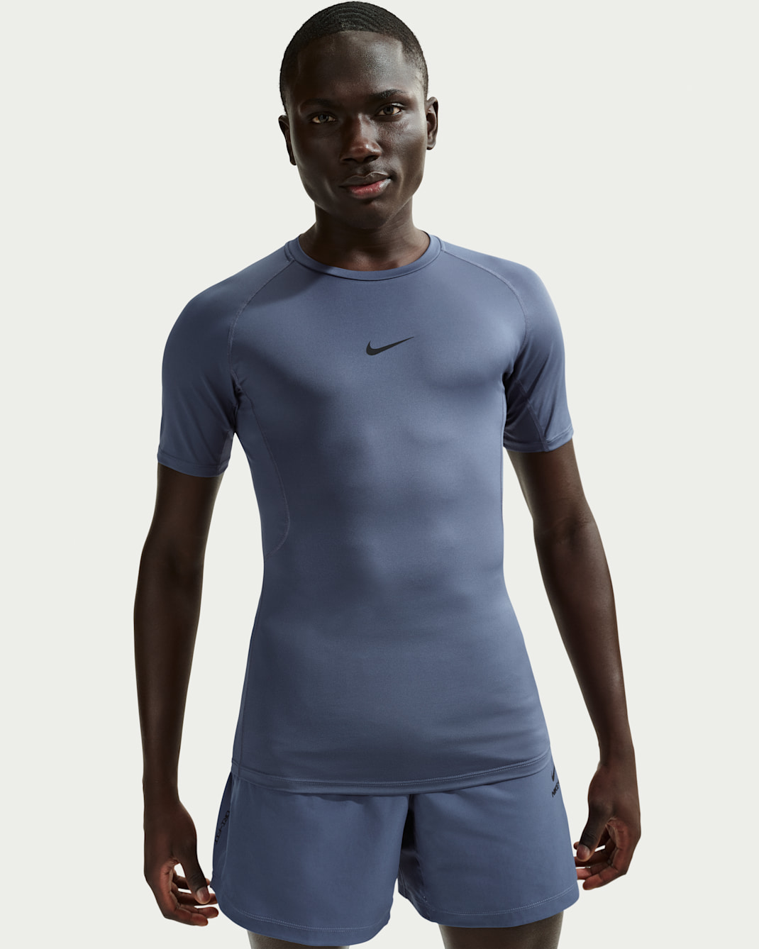 Nike Pro Dri-FIT tettsittende, kortermet treningsoverdel til herre - Diffused Blue/Svart