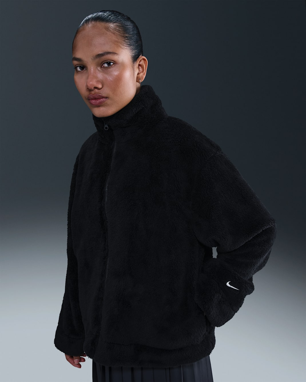 Chamarra de tejido Fleece gruesa para mujer Nike Sportswear Essential - Negro/Vela