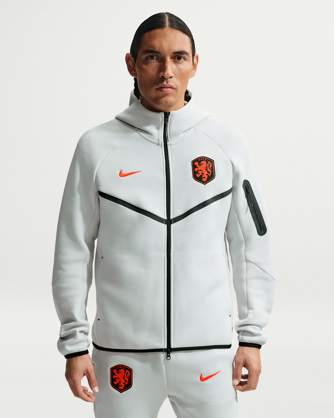 Holland Tech Fleece Windrunner Nike Football-hættetrøje med lynlås til mænd - Photon Dust/Hyper Crimson