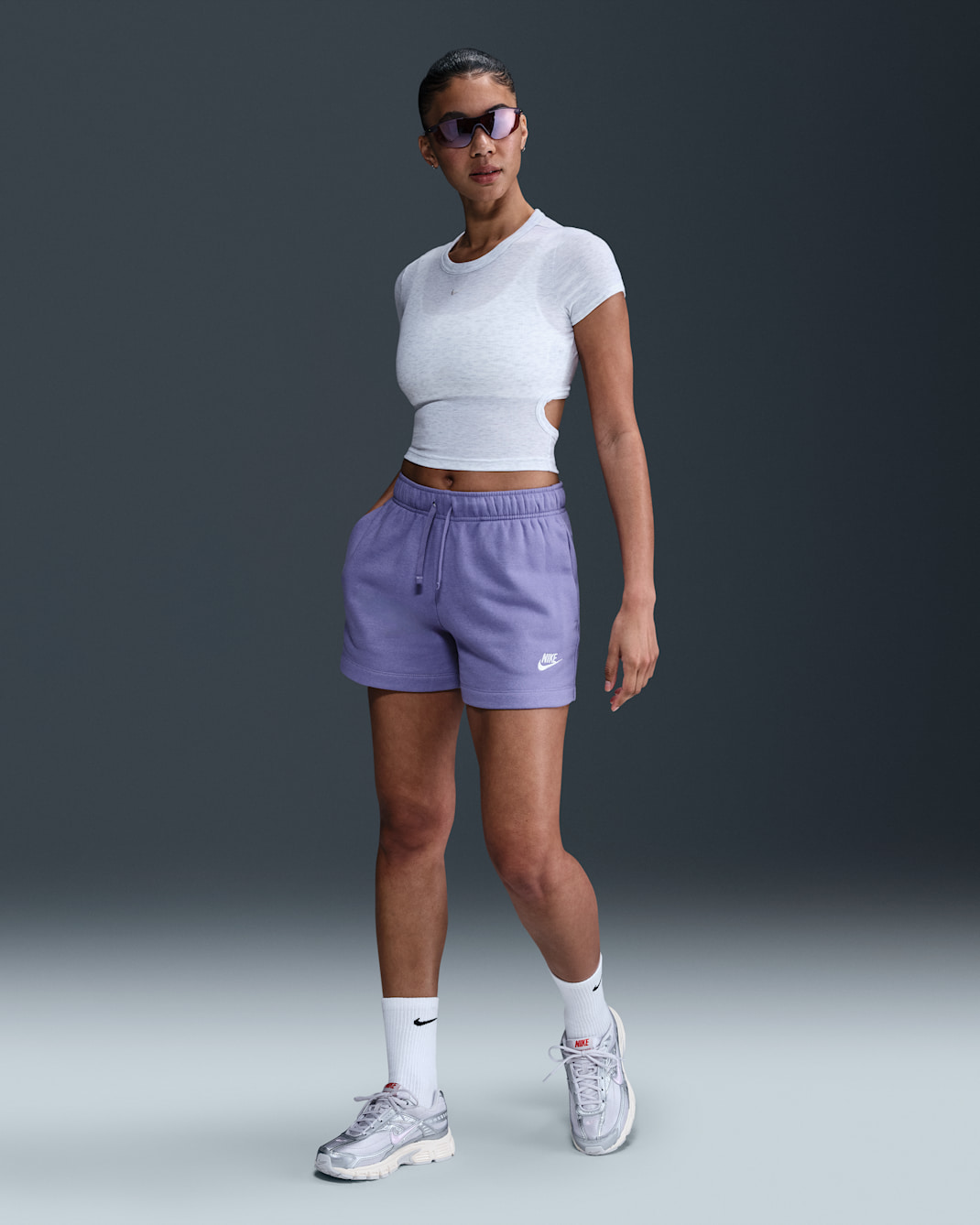 Shorts de tiro medio para mujer Nike Sportswear Club Fleece - Amatista empolvado/Blanco