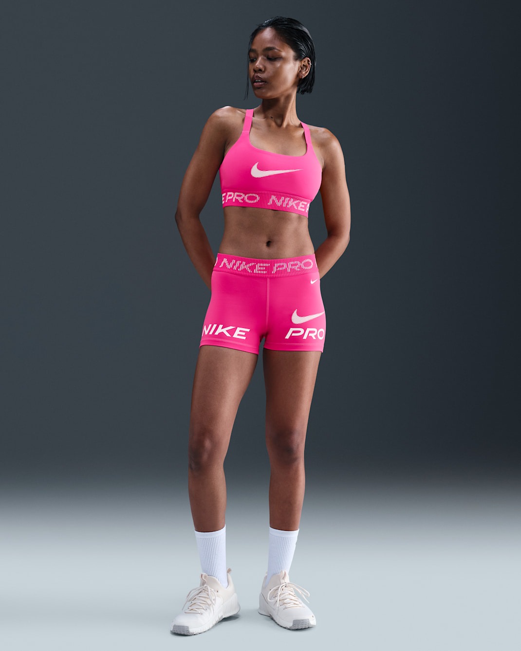 Shorts de ciclismo de tiro medio de 8 cm para mujer Nike Pro - Rosa enérgico/Espuma rosa/Blanco