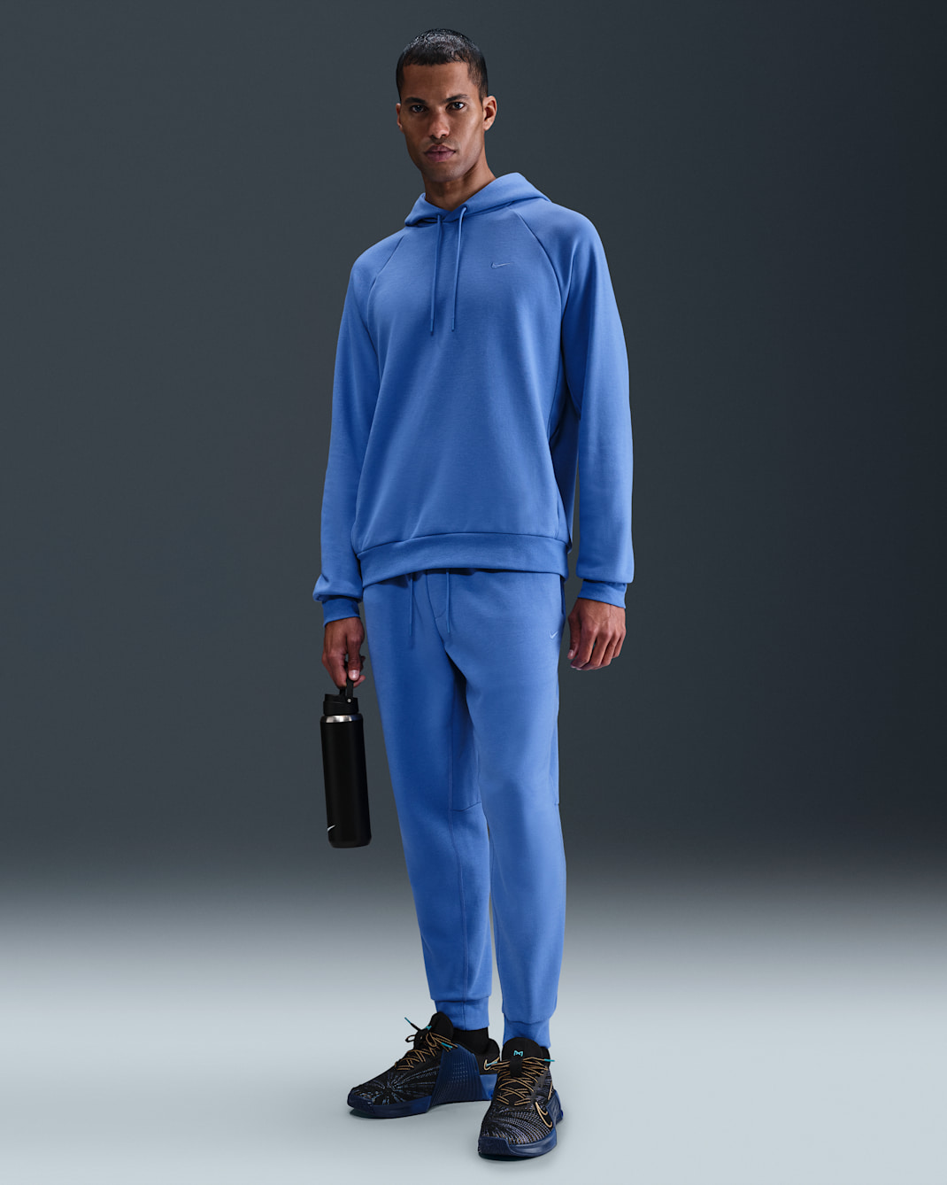 Joggers de alto rendimiento Dri-FIT con protección UV para hombre Nike Primary Fleece - Azul cometa/Azul cometa