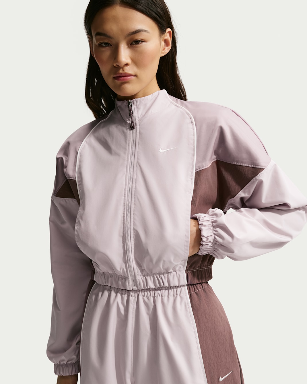 Chamarra deportiva ajustada para mujer Nike Sportswear - Violeta platino/Mena violeta claro/Tatuaje/Vela