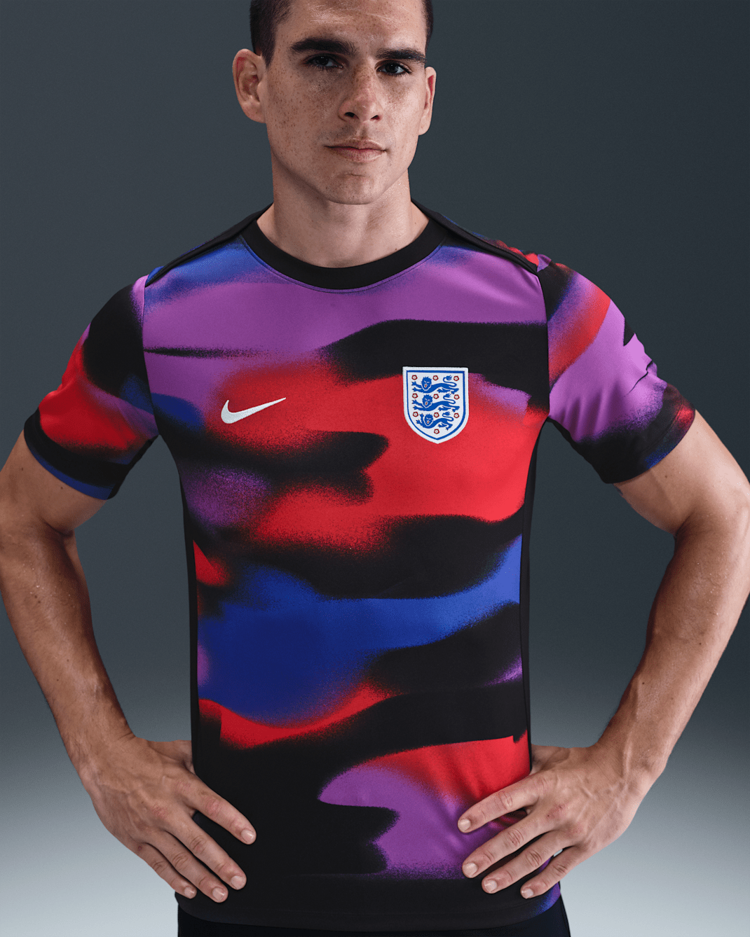 Engeland Academy Pro Nike Dri-FIT warming-up voetbalshirt met korte mouwen voor heren - Hyper Royal/Zwart/Zwart/Wit