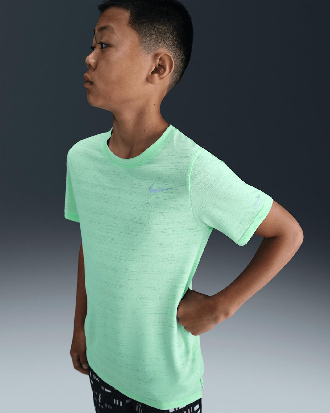 Nike Dri-FIT Miler Older Kids' (Boys') Training Top - Mint Foam