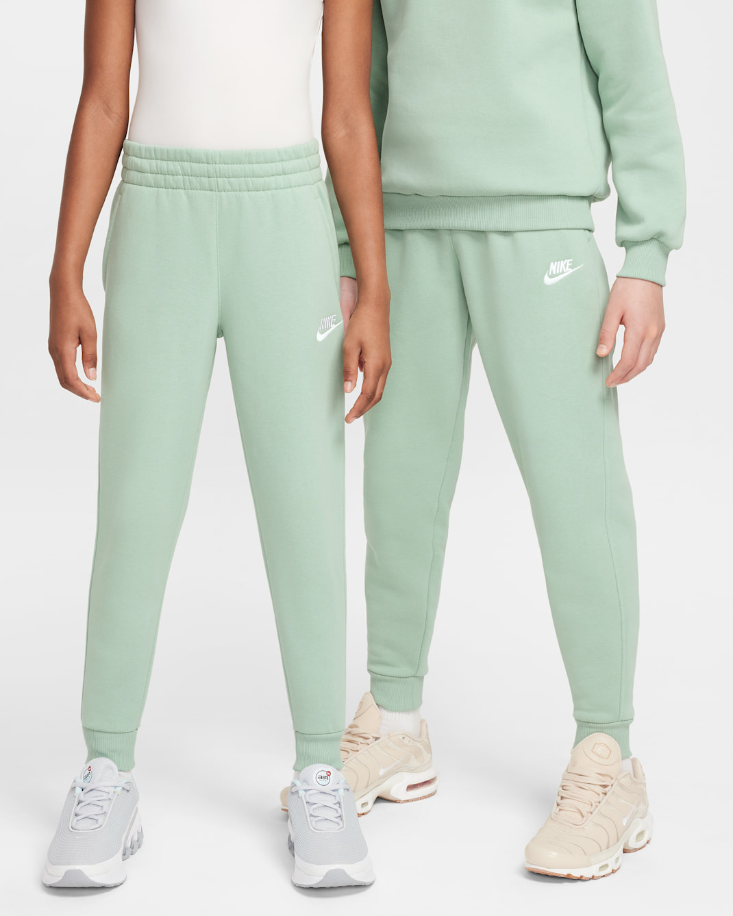 Nike Sportswear Club Fleece Older Kids' Joggers - Steam/White