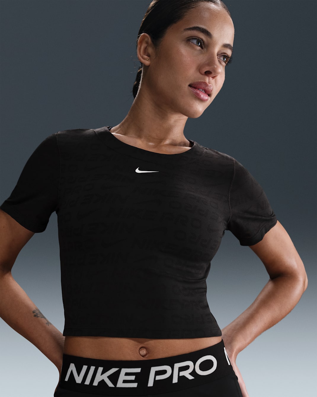 Nike Pro Women's Dri-FIT Short-Sleeve Cropped Jacquard Top - Black/White