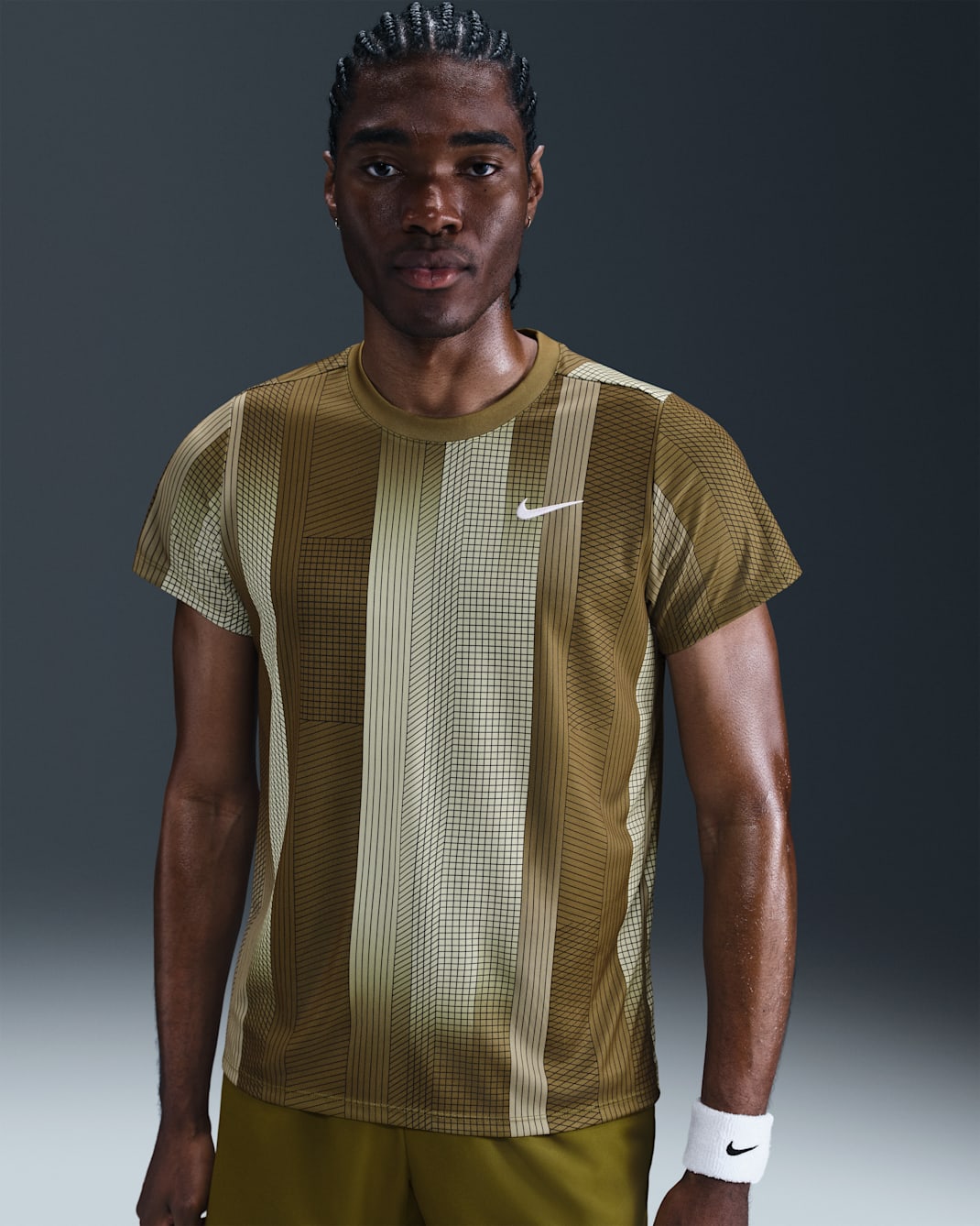 Playera de tenis Dri-FIT para hombre NikeCourt Victory - Chaleco oliva/Blanco