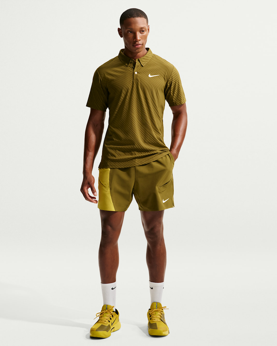 Pánské kraťasy NikeCourt Slam Dri-FIT - Olive Flak/Saffron Quartz/Bílá