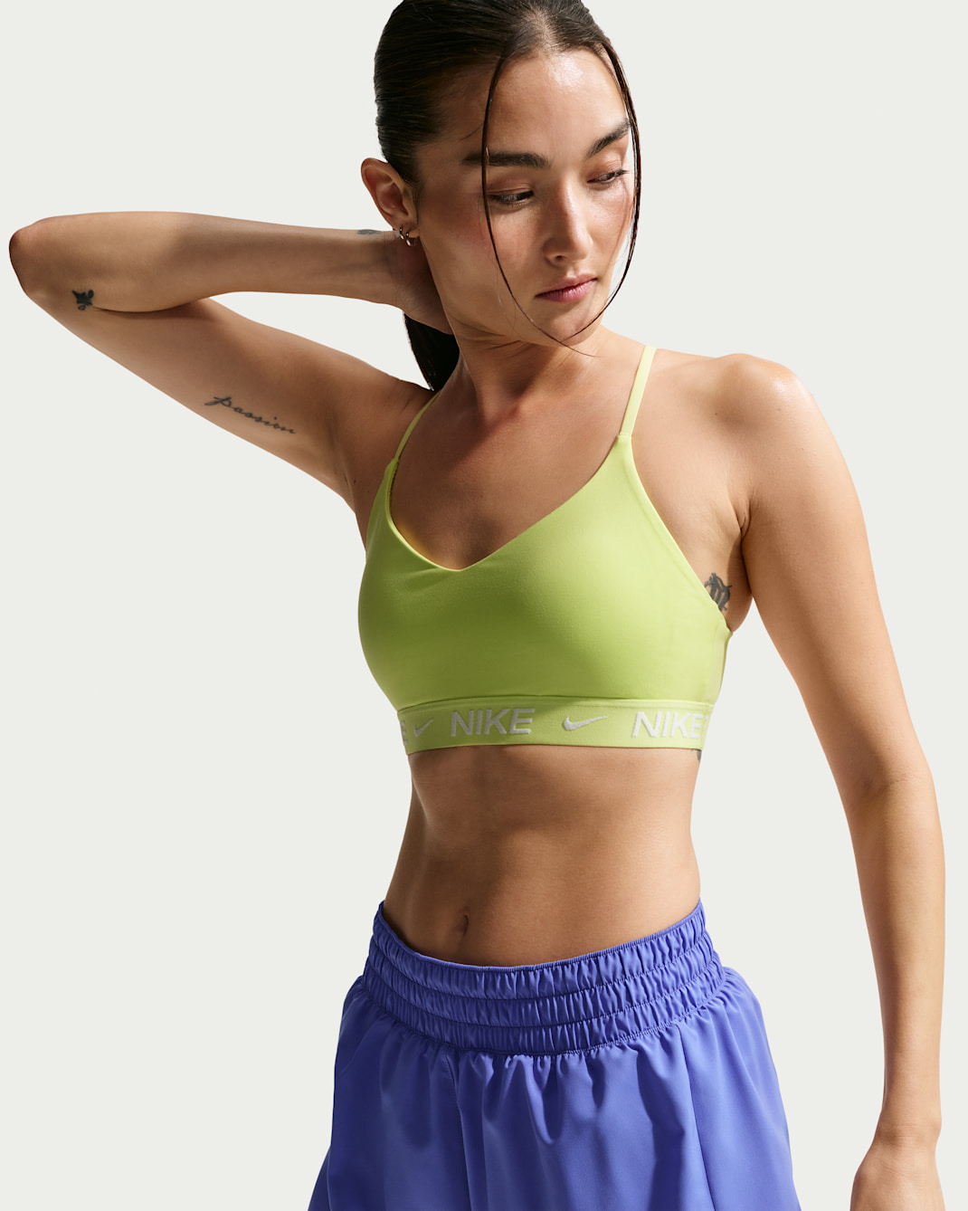 나이키 인디 라이트 서포트 여성 패드 어저스터블 스포츠 브라 - 라이트 레몬 트위스트/라이트 레몬 트위스트