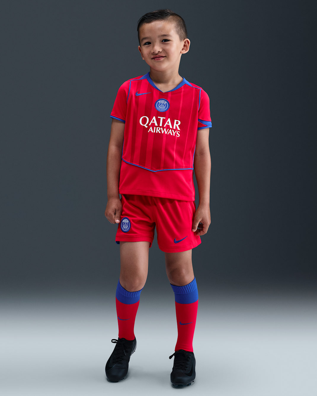 Paris Saint-Germain 2025/26 Stadium Third Younger Kids' Nike Dri-FIT Total 90 Football 3-Piece Kit - Global Red/Sport Red/Hyper Royal