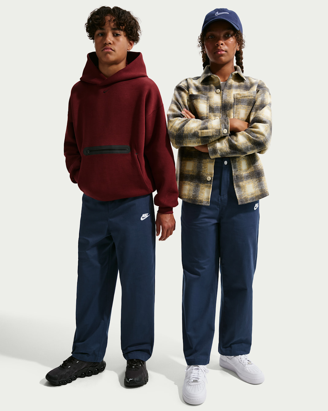 Nike Sportswear Club Big Kids' Woven Everyday Pants - Midnight Navy/White