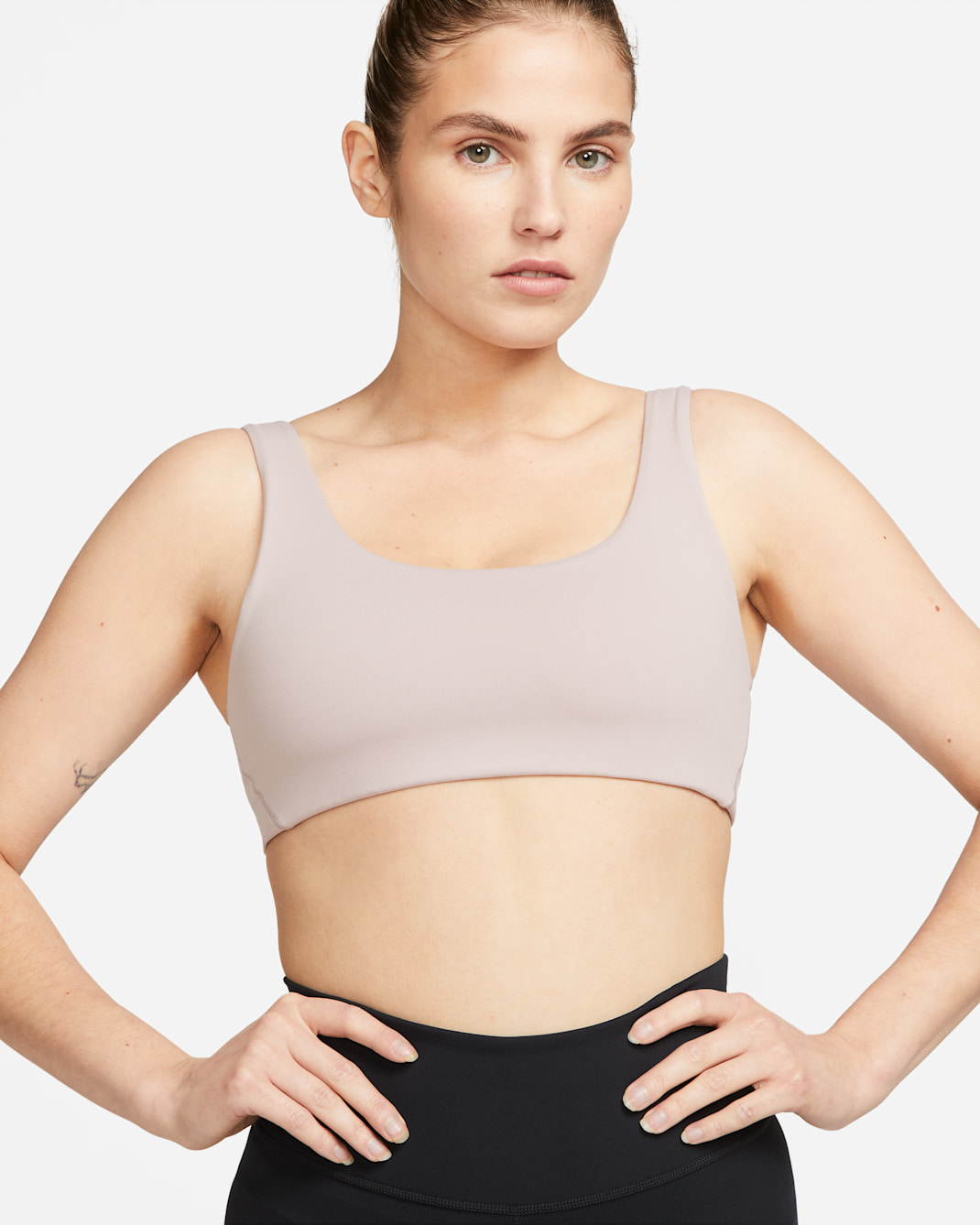 Nike Alate All U Licht gevoerde sport-bh met U-vormige hals en lichte ondersteuning - Diffused Taupe/Wit