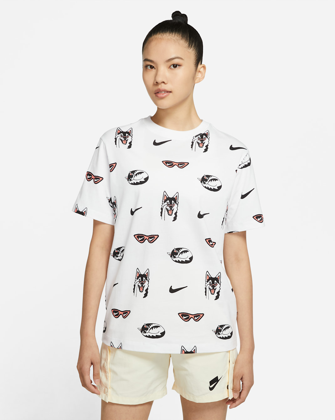เสื้อยืดบอยเฟรนด์ผู้หญิง Nike Sportswear - ขาว