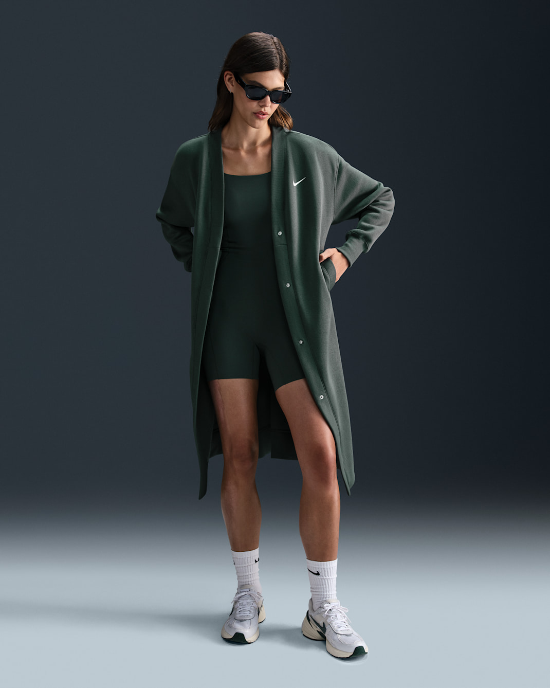 Cardigan oversized largo para mujer Nike Sportswear Phoenix Fleece - Verde vintage/Vela
