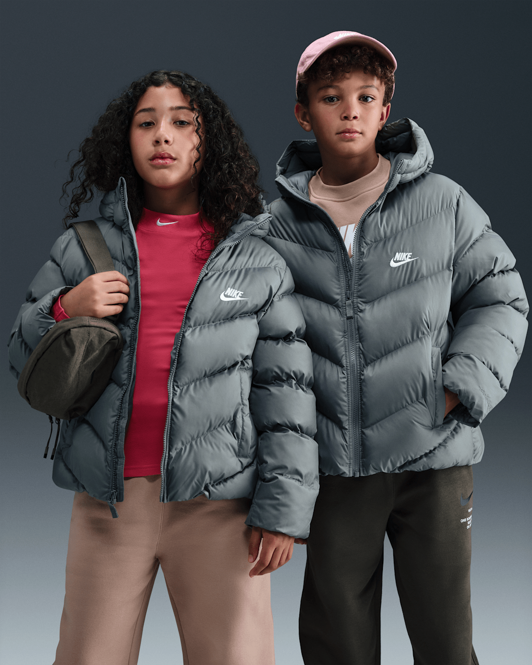 Nike Sportswear All Day Play Therma-FIT Bol Kesimli Şişme Genç Çocuk Ceketi - Smoke Grey/Beyaz