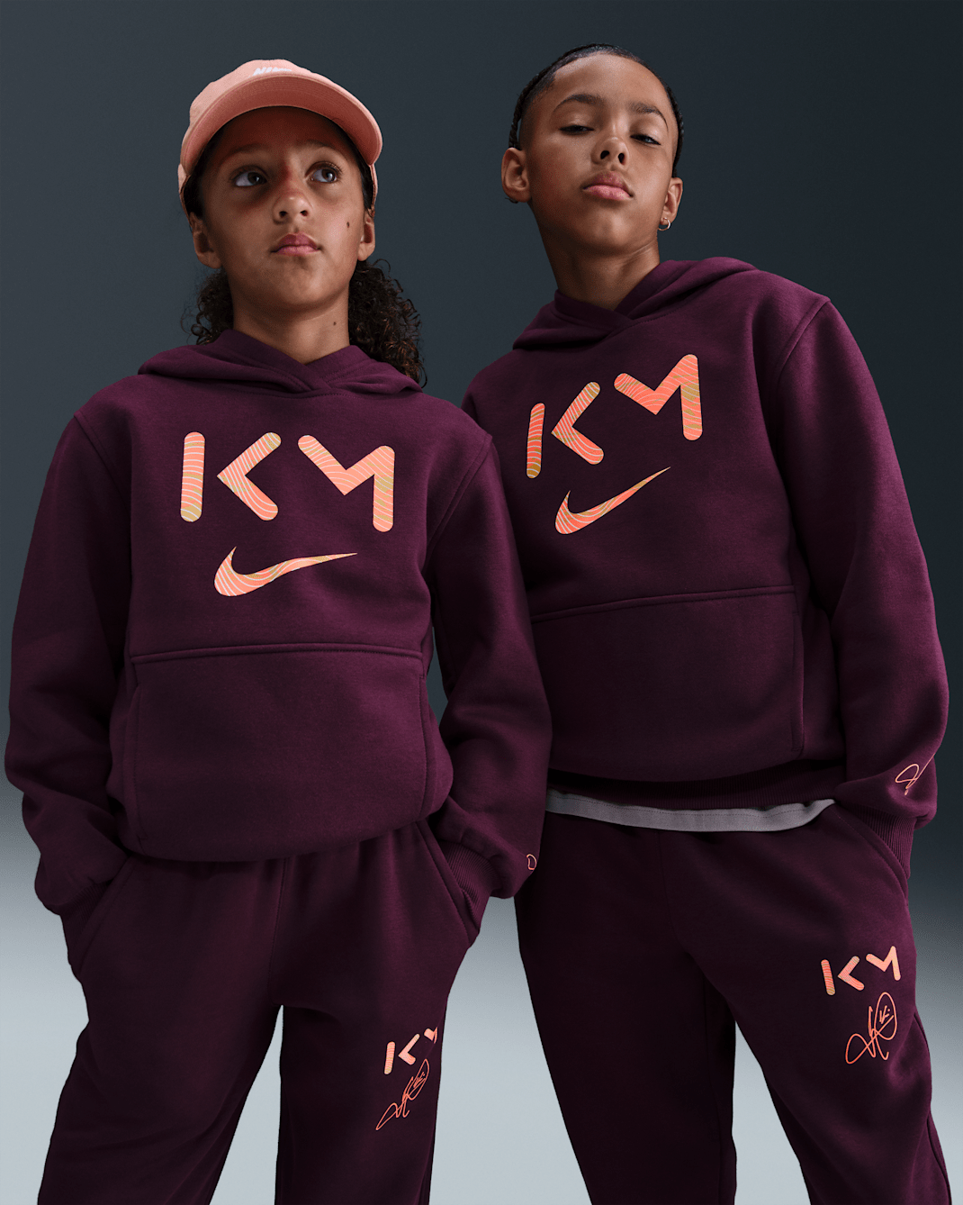 Kylian Mbappé Club Fleece Older Kids' Nike Dri-FIT Football Hoodie - Bordeaux/Orange Pulse/Melon Tint