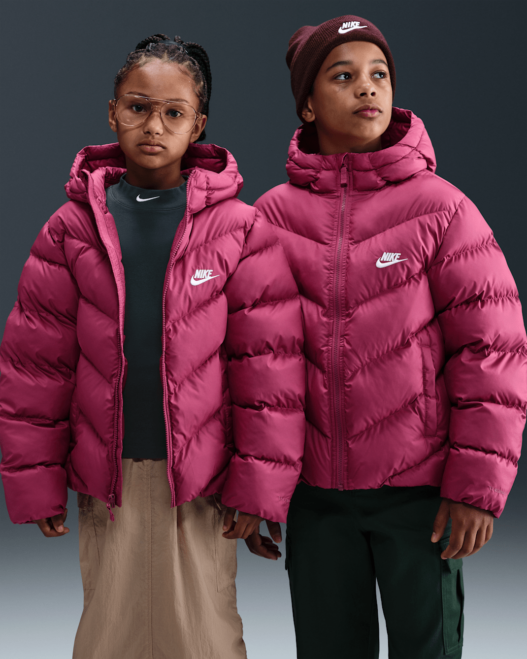 Nike Sportswear All Day Play Therma-FIT Bol Kesimli Şişme Genç Çocuk Ceketi - Sweet Beet/Beyaz