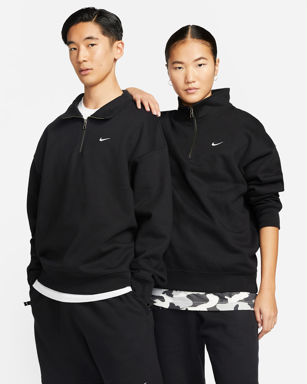 Nike Solo Swoosh Men's 1/4-Zip Top - Black/White