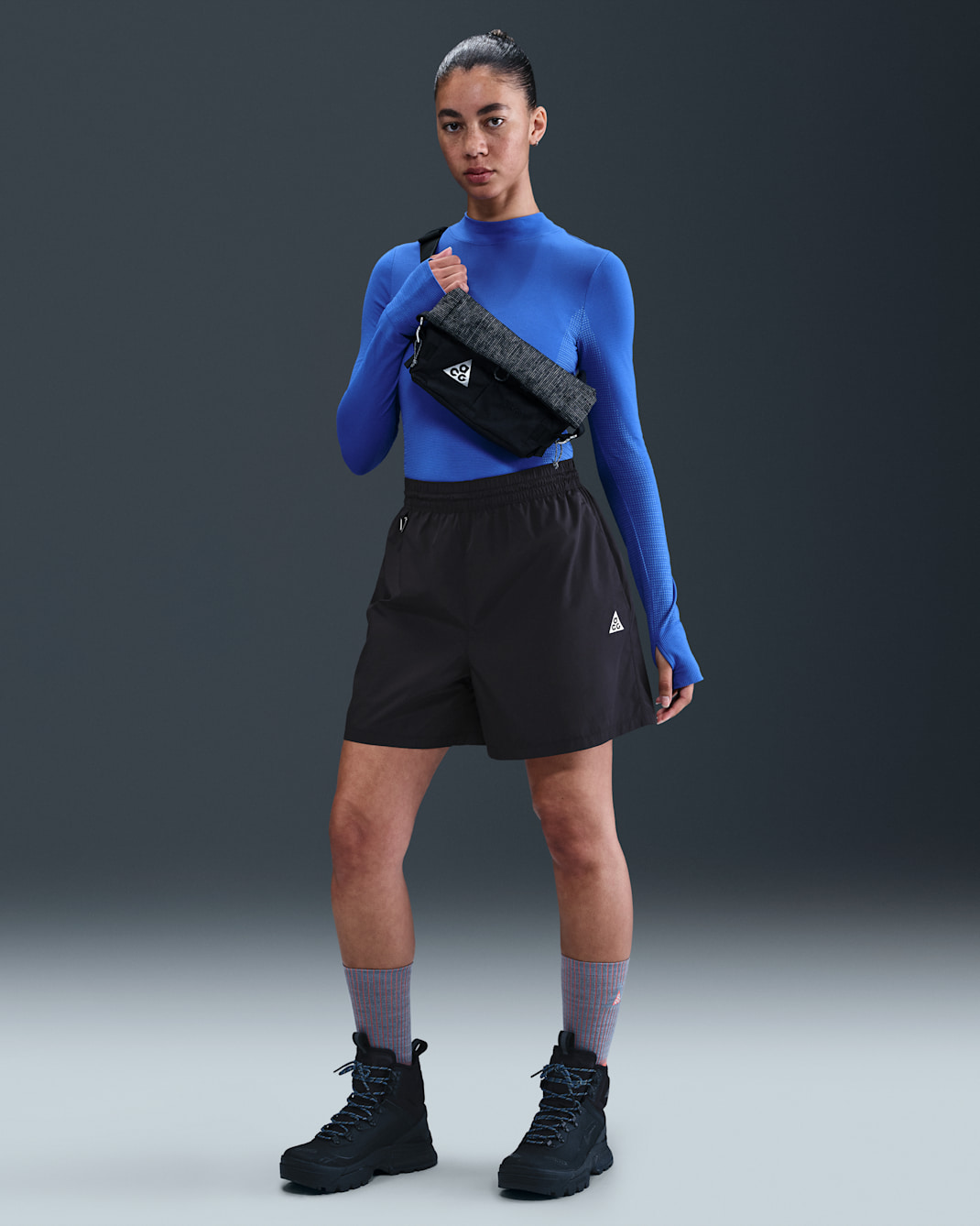 Shorts Repel in tessuto antistrappo a vita media Nike ACG – Donna - Nero/Antracite/Summit White